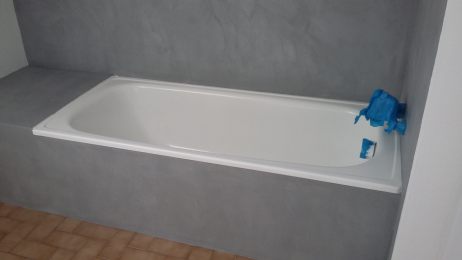 Effet béton et resine blanche sur baignoire.Quellard peinture