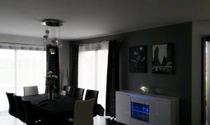 Peintre décorateur sur La Baule Pornichet Presqu‘île Guérandaise, Quellard peinture réalise vos travaux de peinture tels que ravalement de façades, peinture intérieure et extérieure, peinture boiseries, home staging, revêtement de sols, papier peint et entretien de toiture